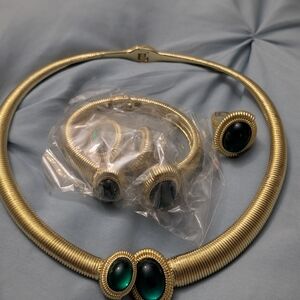 Elegant Gold and Green Jewelry Set